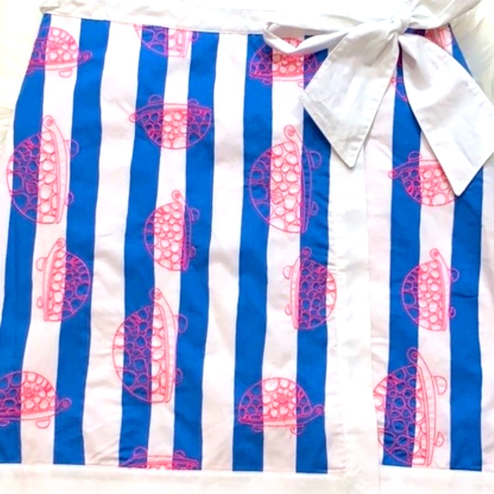 Lilly Pulitzer size 8, two pattern, reversible skirt